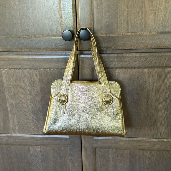? Handbags - GOLD VINTAGE LOOK PURSE